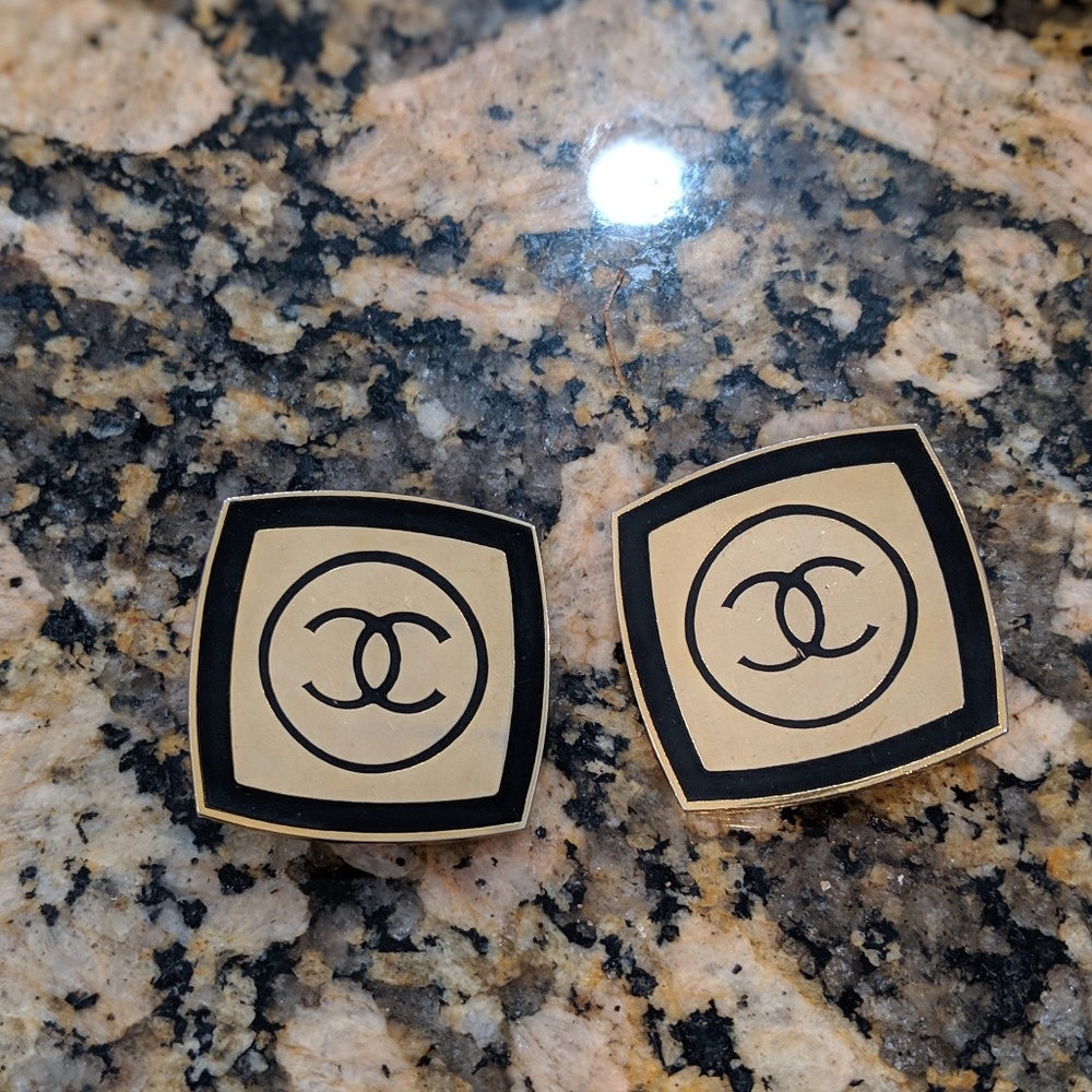 Chanel vintage clip on CC earrings. Beautiful gold